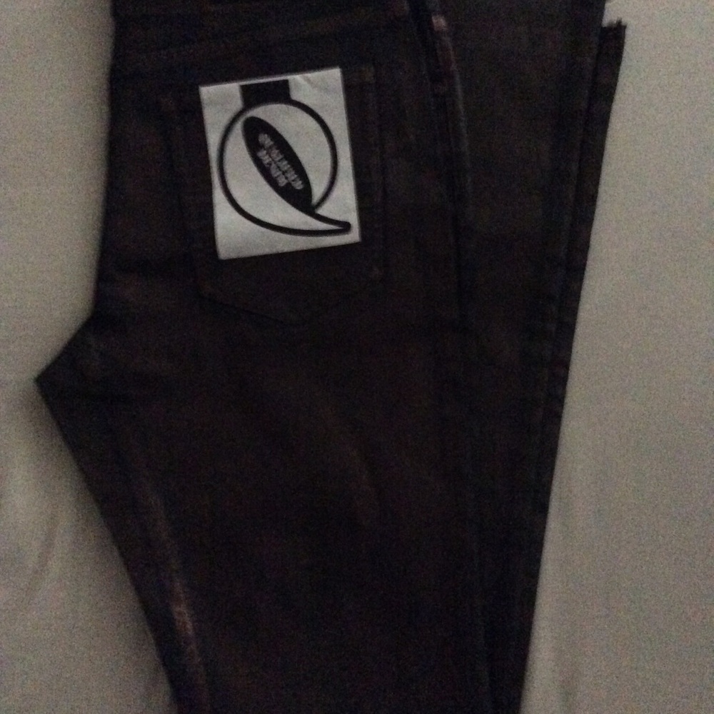 Very Stylish Men’s Jeans with metallic touch.👌